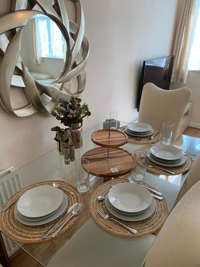 Modern Flat Apartment วัตฟอร์ด ภายนอก รูปภาพ
