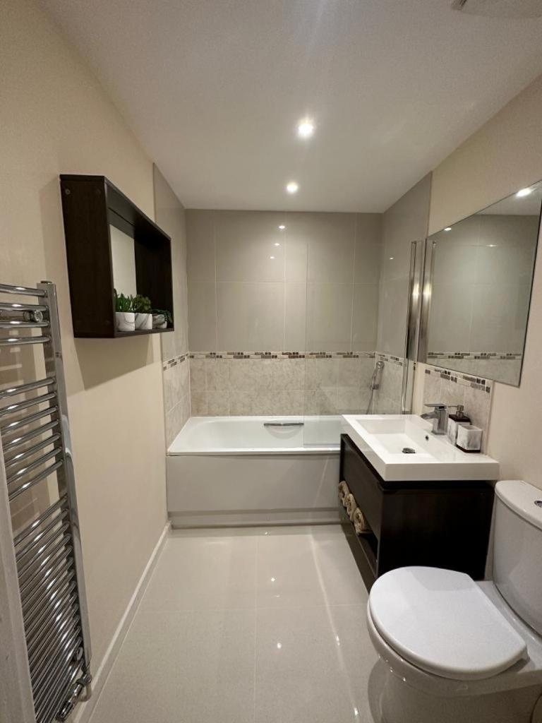 Modern Flat Apartment วัตฟอร์ด ภายนอก รูปภาพ