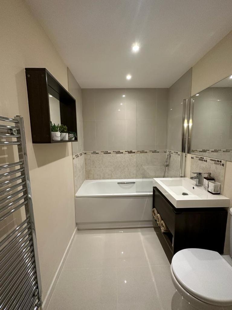 Modern Flat Apartment วัตฟอร์ด ภายนอก รูปภาพ