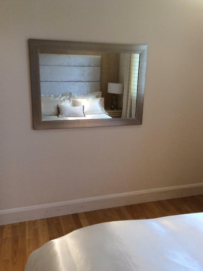 Modern Flat Apartment วัตฟอร์ด ภายนอก รูปภาพ