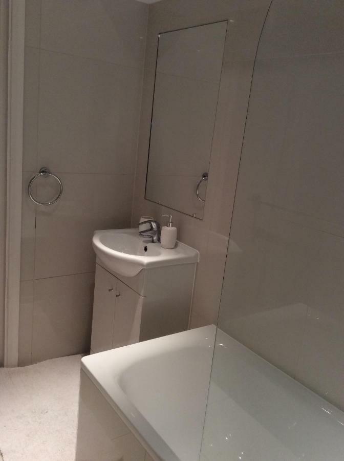 Modern Flat Apartment วัตฟอร์ด ภายนอก รูปภาพ